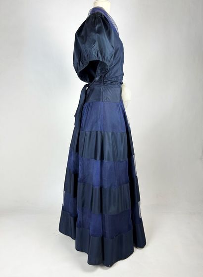 Robe longue pour le soir en taffetas rayonne...