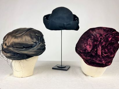 Cinq chapeaux et bibi de mode Circa 1920-1940....