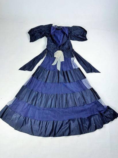 Robe longue pour le soir en taffetas rayonne...