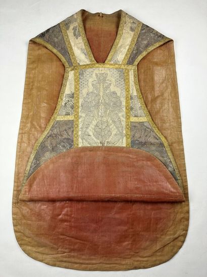 Chasuble à la romaine à deux brocarts en...