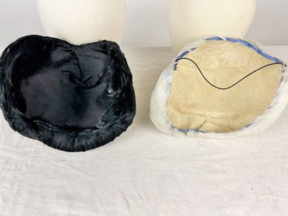 Quatre petits bibis en plumes Circa 1955-1965...