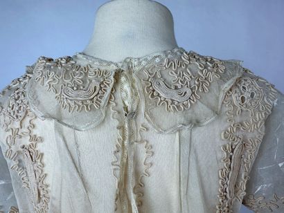 Deux robes de cérémonie pour fillettes Circa...