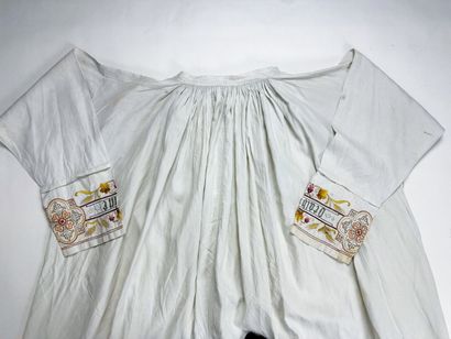 Grande Aube pour le culte en fin drap de...