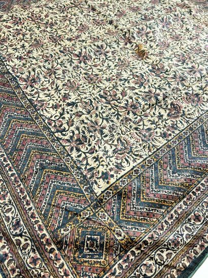 Un carré en Kalamkari ayant conservé son...