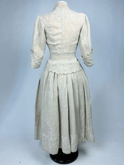 Jupe et blouse en lin écru à broderie blanche,...