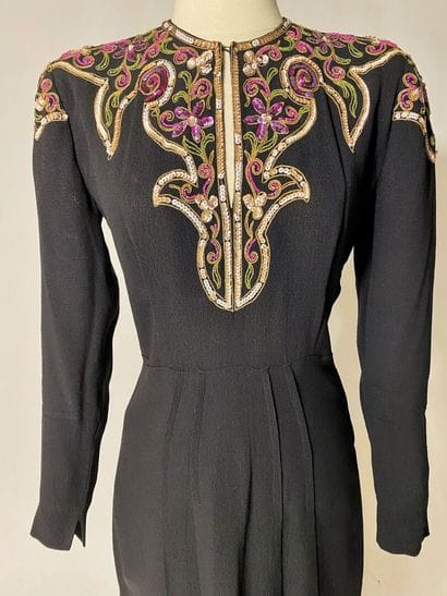 Une robe de cocktail ou de dîner en crêpe...