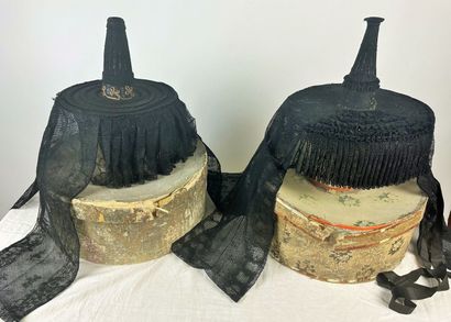 Deux chapeaux Bressans dit Cheminée avec...
