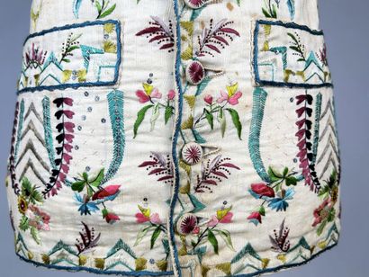 Gilet d'été en basin blanc brodé de fils...