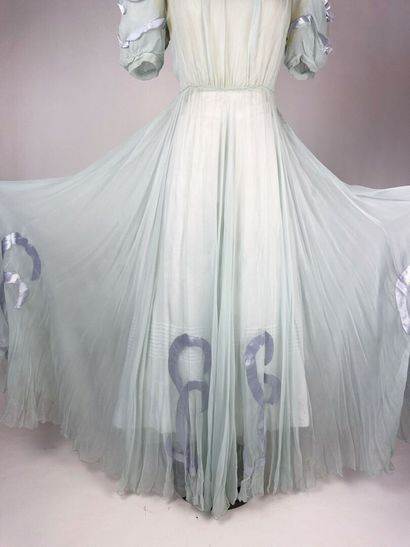 Robe longue pour l'été en crêpeline de soie...