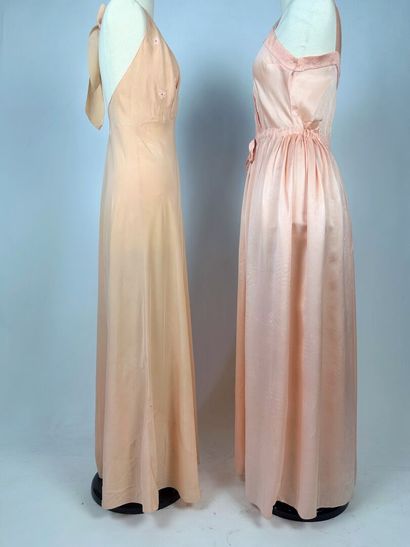 Trois robes longues, déshabillés pour le...