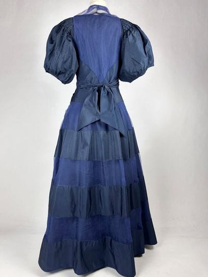 Robe longue pour le soir en taffetas rayonne...
