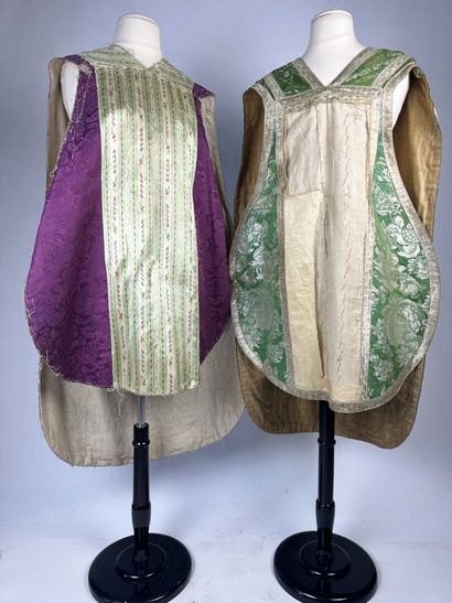 Deux chasubles à la romaine partielles en...