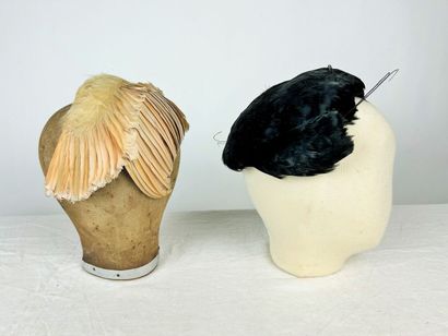Quatre petits bibis en plumes Circa 1955-1965...