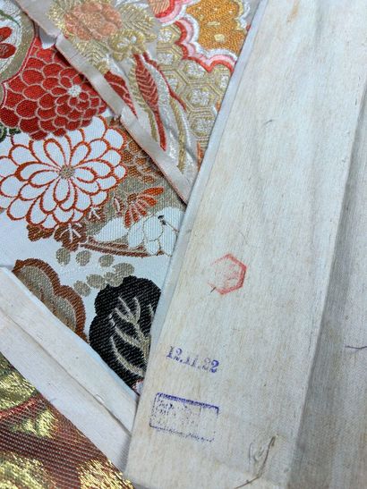 Deux grands Obi japonais Art Déco en brocart...