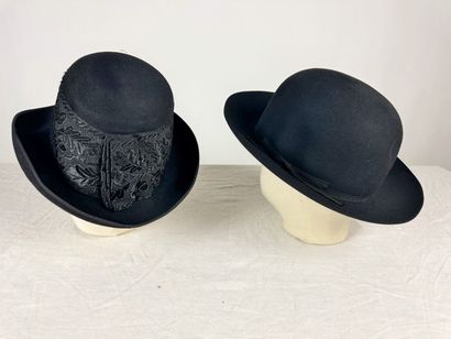 Cinq chapeaux de mode pour dame en feutre...