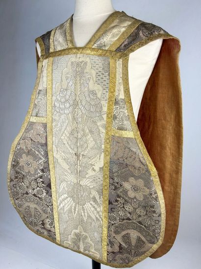 Chasuble à la romaine à deux brocarts en...