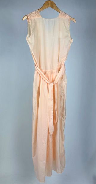Trois robes longues, déshabillés pour le...