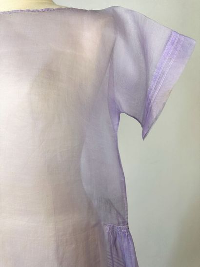 Une robe estivale de forme sac en organza...