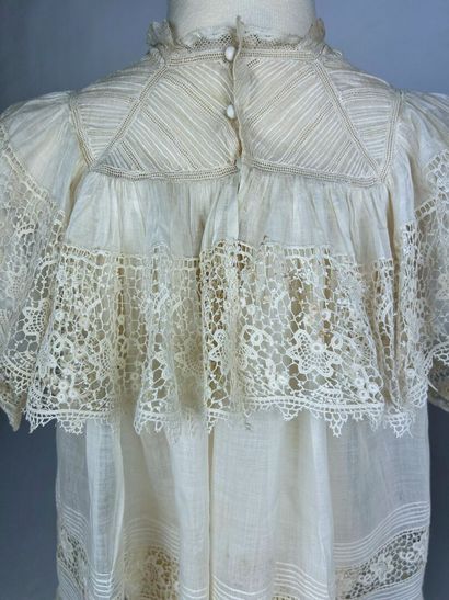 Deux belles robes de baptême à taille haute,...