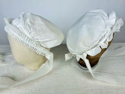 Cinq charlottes et coiffes de jour en broderie...