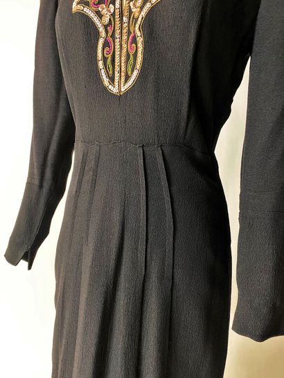 Une robe de cocktail ou de dîner en crêpe...