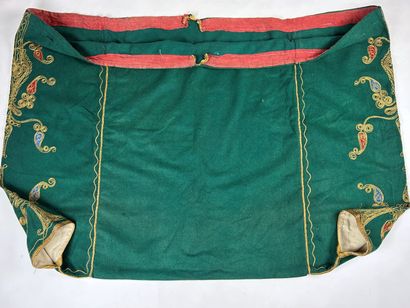 Un kaftan en tapisserie de soie saumon dit...