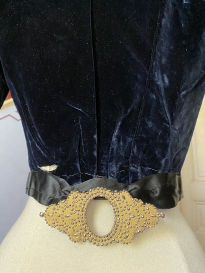 Elégant corsage de jour baleiné, en velours...
