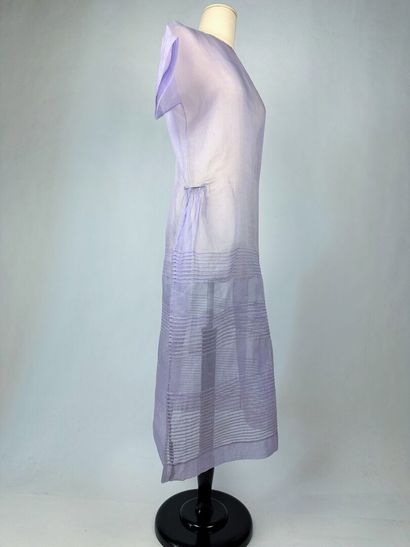 Une robe estivale de forme sac en organza...