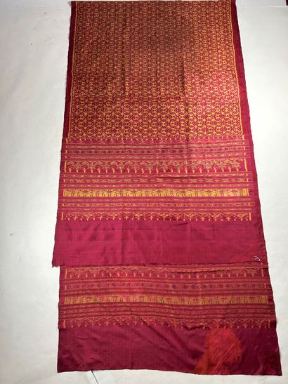 Deux Patolas, châles en ikat de soie, Cambodge...