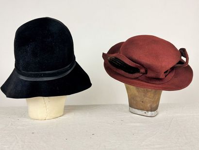 Quatre chapeaux de mode pour dame à petits...