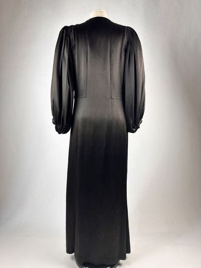 Robe Redingotte longue pour le soir en satin...