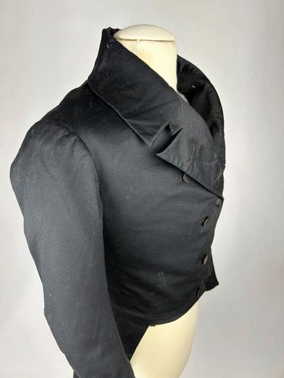 Un frac de ville en drap de laine noir corbeau...
