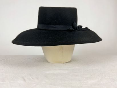 Trois chapeaux et bibis de mode des années...