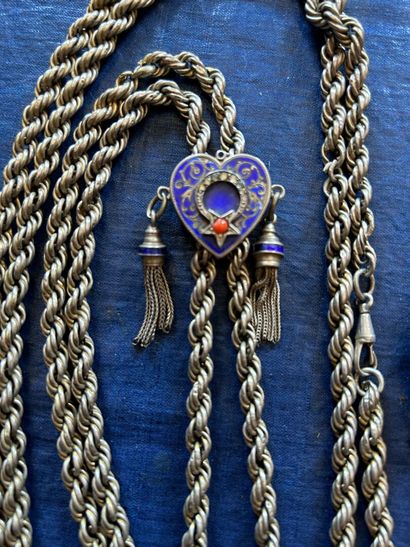 Une collection de bijoux berbères en métal...