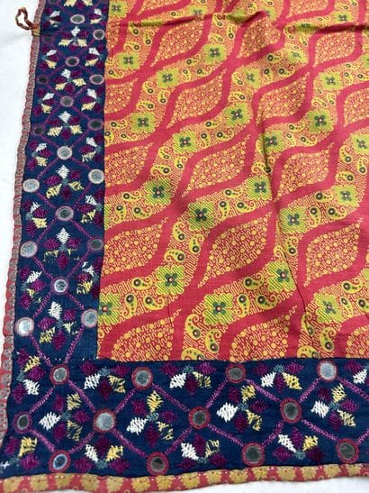 Un carré de coton Kutch, en indienne rouge...