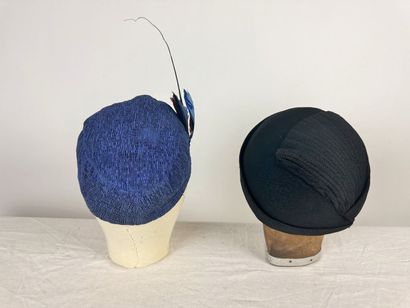 Quatre ravissants chapeaux et bibis emboitants...