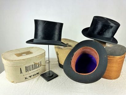 Trois chapeaux haut de forme taupés noir...