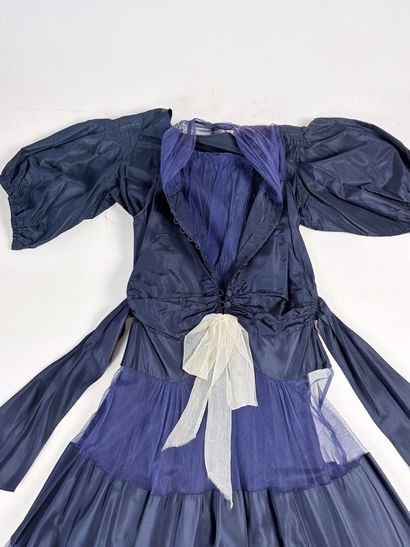 Robe longue pour le soir en taffetas rayonne...