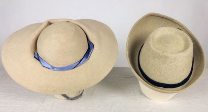 Cinq chapeaux de mode et bibis pour dame,...