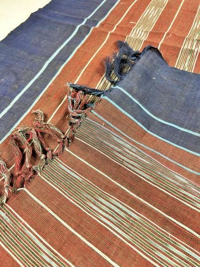 Deux pagnes en ikat de coton indigo de Timor,...