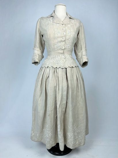 Jupe et blouse en lin écru à broderie blanche,...