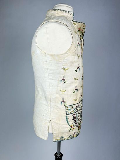 Gilet d'été en basin blanc brodé de fils...