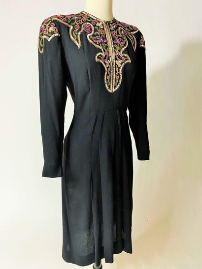 Une robe de cocktail ou de dîner en crêpe...