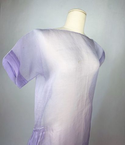 Une robe estivale de forme sac en organza...