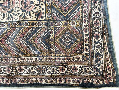 Un carré en Kalamkari ayant conservé son...