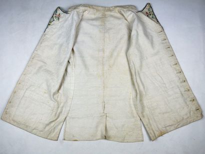 Gilet d'été en basin blanc brodé de fils...