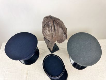 Un bonnet d'aviateur ou de motard en cuir...