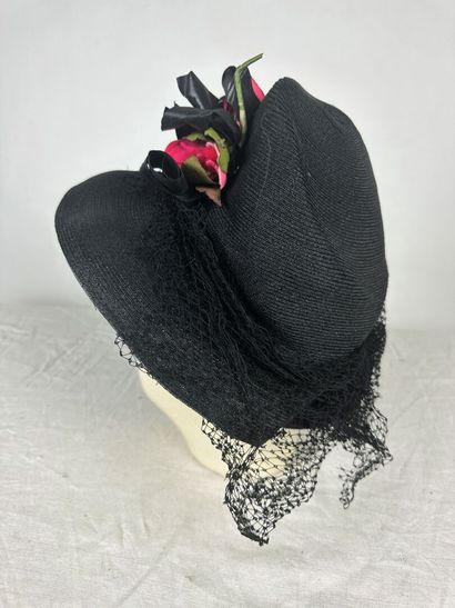 Trois chapeaux de mode pour dame dont une...
