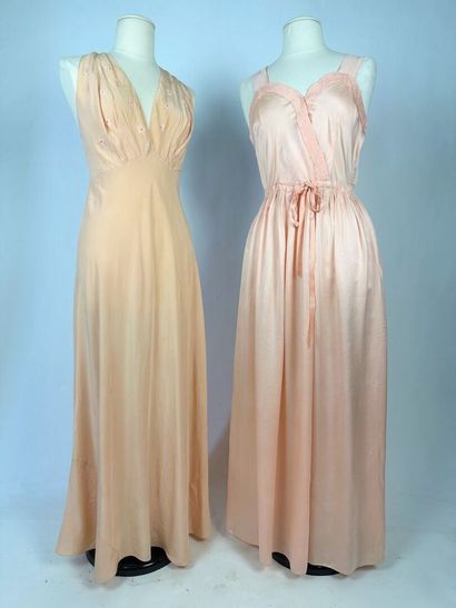 Trois robes longues, déshabillés pour le...