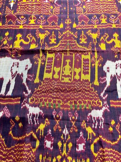 Deux Patolas, châles en ikat de soie, Cambodge...